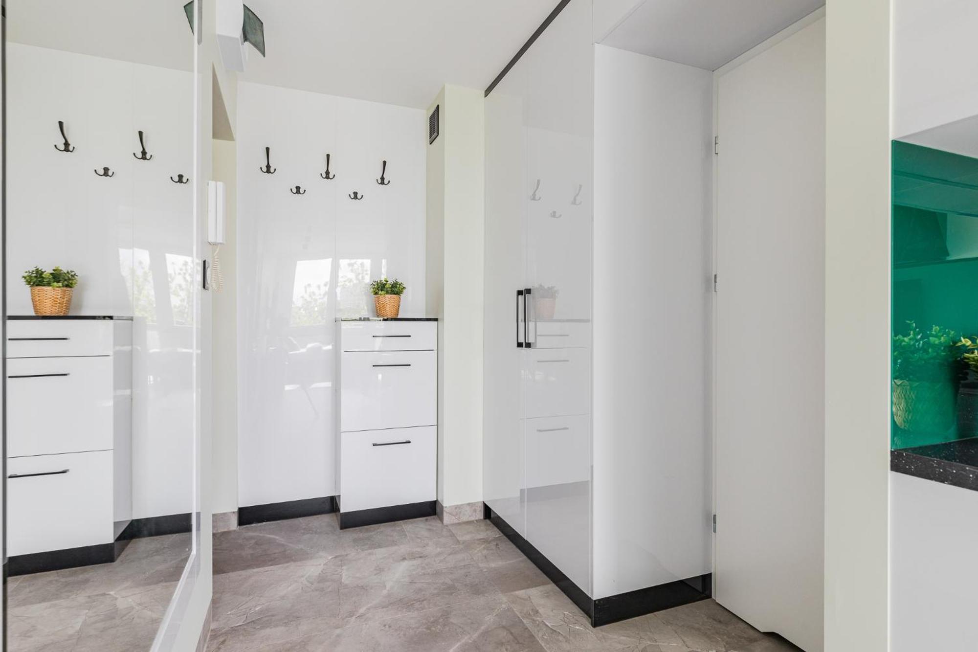 Superapart Saska 48A, Sleek 6Th-Floor Studio With Balcony & Elevator Access Warsaw Exterior photo